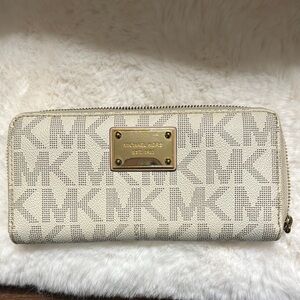 Michael Kors Cream Wallet